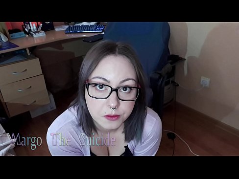 ❤️ Seksīga meitene ar brillēm sūc dildo dziļi kamerā Kaltais sekss pie mums ❌❤