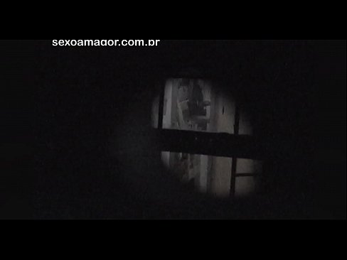 ❤️ Blondīnīte tiek slepeni filmēta ar kaimiņu vuajeru, kurš slēpjas aiz dobiem ķieģeļiem Kaltais sekss pie mums ❌❤